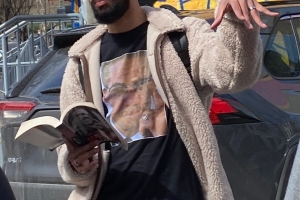 Asad Dandia of New York Narratives standing in front of the Dizzy Gillespie murals in Harlem speaking about Malcolm's relationship to music on a "Malcolm X's Harlem" tour.